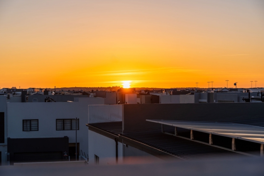6 Bedroom Property for Sale in Sandown Western Cape